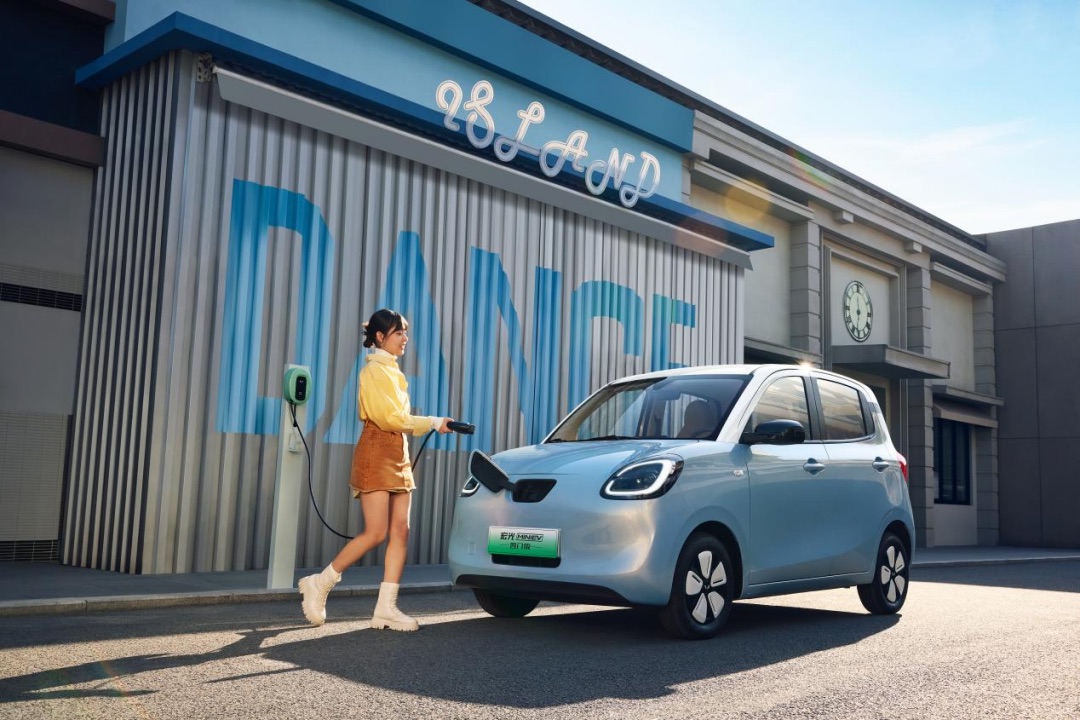 副本【新闻稿】销冠之上,持续进阶!宏光MINIEV四门版推出301km续航车型,置换补贴价5.28万元672.jpeg 副本【新闻稿】销冠之上,持续进阶!宏光MINIEV四门版推出301km续航车型,置换补贴价5.28万元672.jpeg