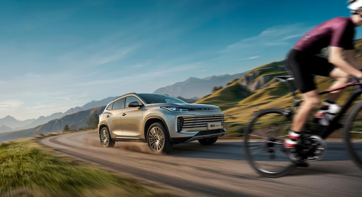 理性与温情的共鸣！技术总监张辰为何选择星途凌云曜夜版？