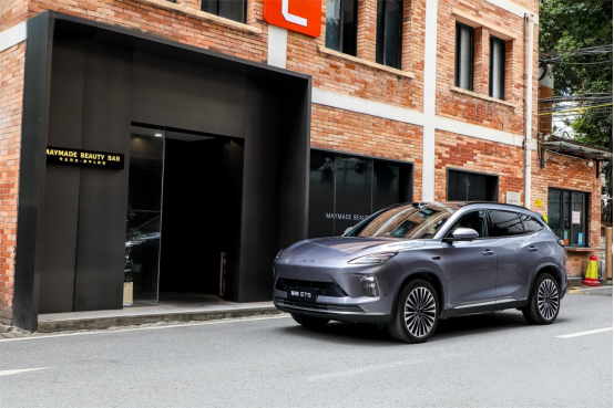 “文武双全”的智能伙伴，星途ET5，如何兼顾精准操控与全场景豪华？