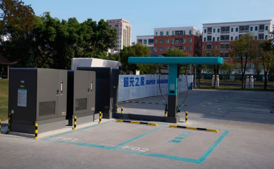 副本【新闻通稿】比亚迪第二代刀片电池暨闪充技术发布会1731.jpeg 副本【新闻通稿】比亚迪第二代刀片电池暨闪充技术发布会1731.jpeg