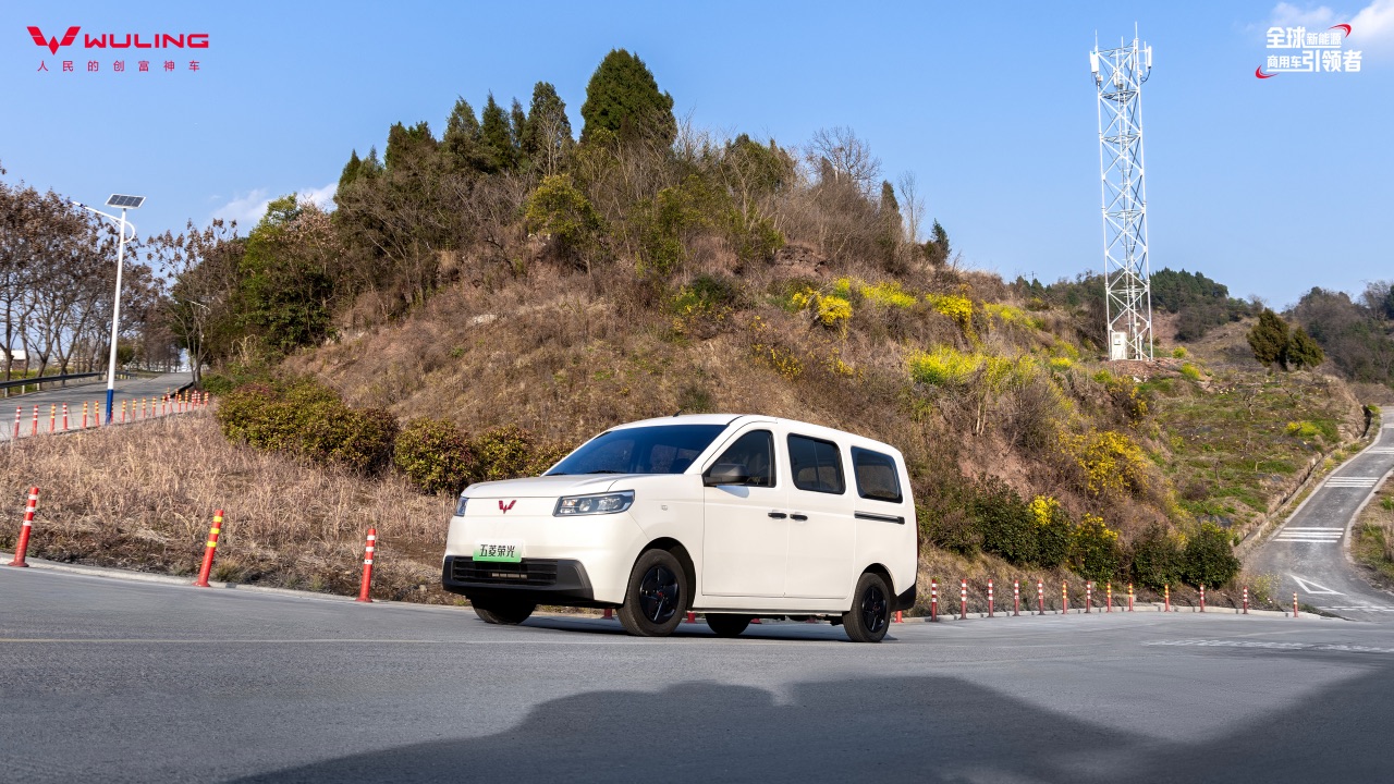 副本五菱荣光纯电版 上市新闻稿 1103.jpeg 副本五菱荣光纯电版 上市新闻稿 1103.jpeg