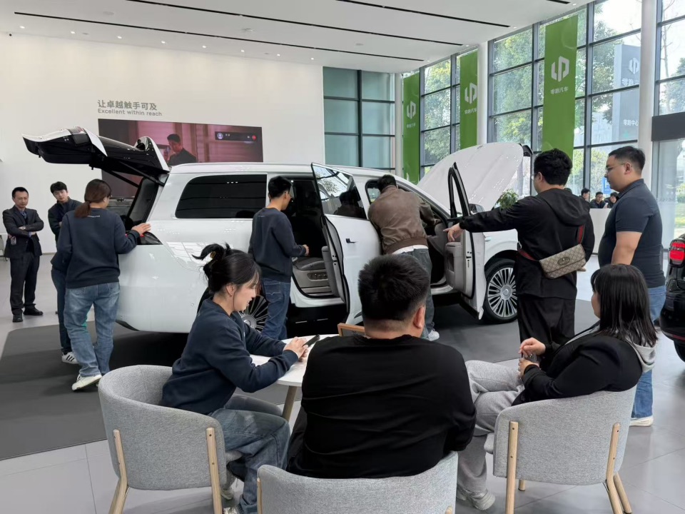 副本【新闻稿】零跑D19全国13城巡展火热开启 实车到店引爆体验热潮444.jpeg